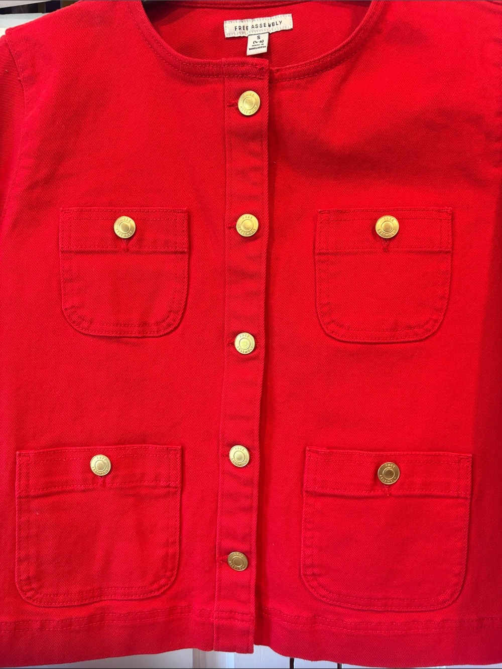 NEW Free Assembly Collarless Red Gold Button Short Denim Jacket - Picture 6 of 8